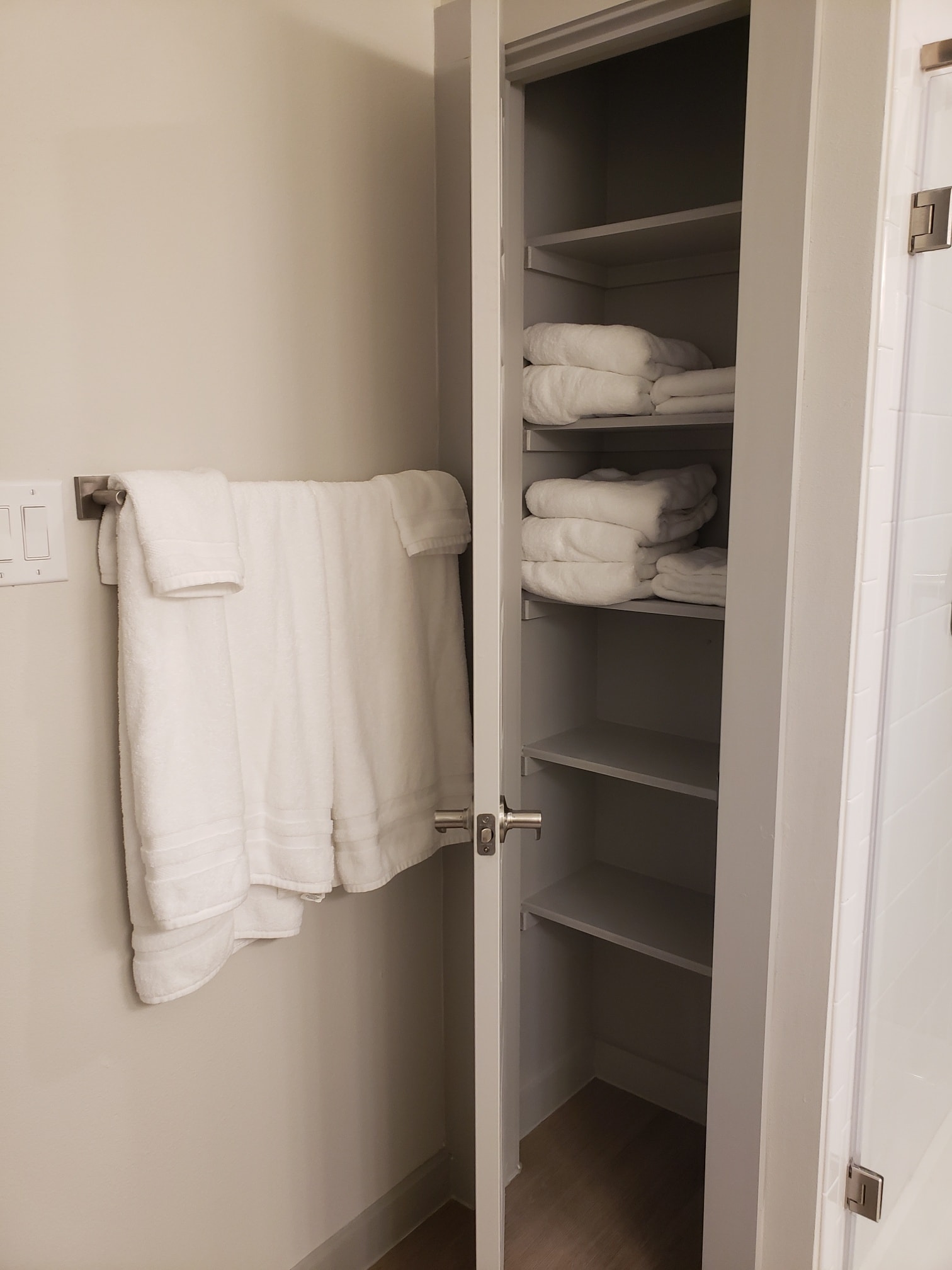 Bath 3 linen closet - 112 Lavonne Villa