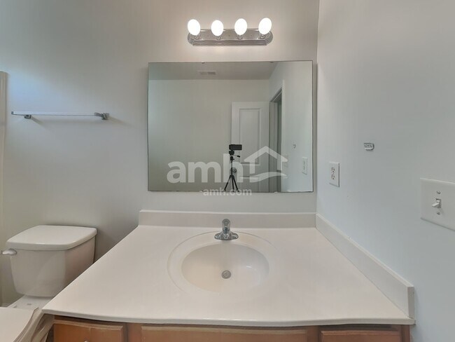 Building Photo - 6137 Kilchurn Dr