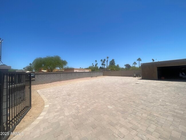 Building Photo - 12207 N 70th St