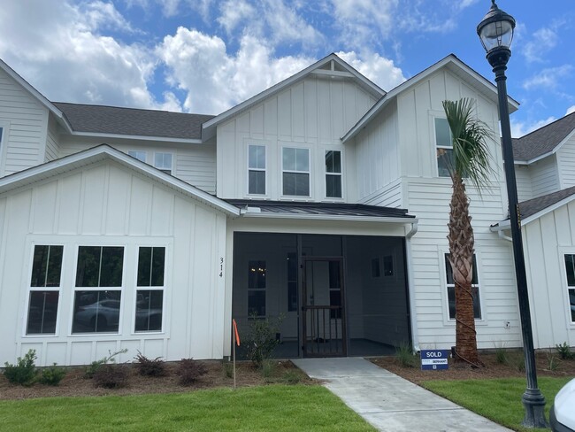 Building Photo - 314 Bleecker St S