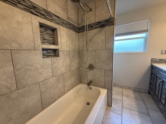 Building Photo - Spacious 3 Bedroom Home with Large Yard & ...