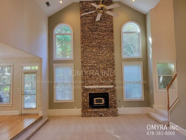 Building Photo - Gorgeous 5 Bedroom House in Peachtree Corn...