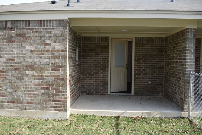 Building Photo - 504 S Juanita Dr