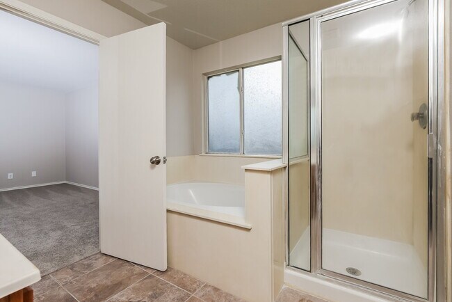 Building Photo - 113 Sunrise Falls