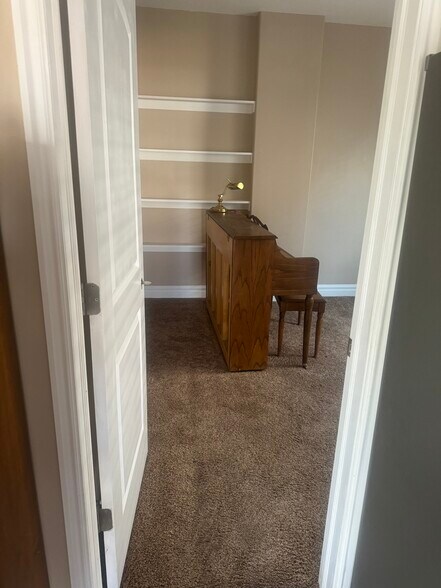 piano has been removed - 830 Oxford Dr