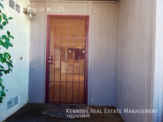 Building Photo - Spacious Single Story Condo in Gated Commu...
