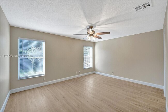 Building Photo - 9012 Lake Park Cir S