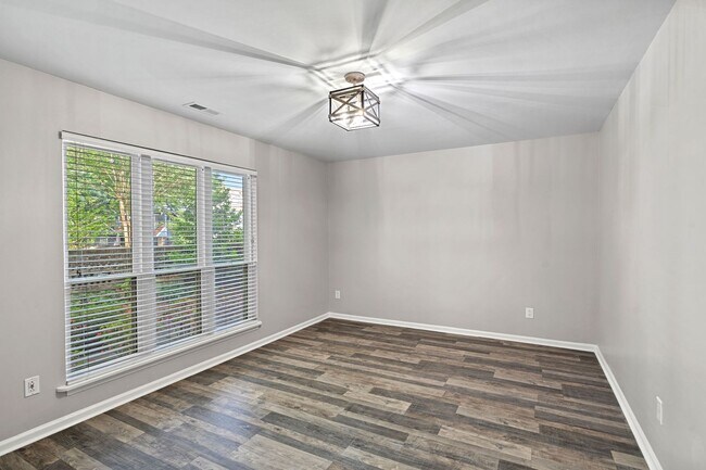 Building Photo - Unique 3 Bedroom/ 3 Full Bathroom 2 Story ...