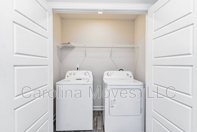 Building Photo - 225 Telford Dr