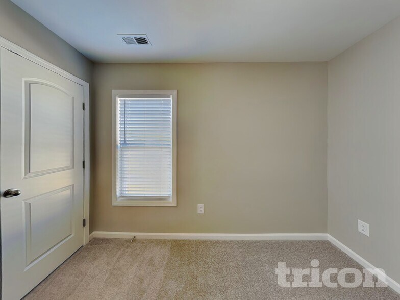 Building Photo - 376 Olde Pl