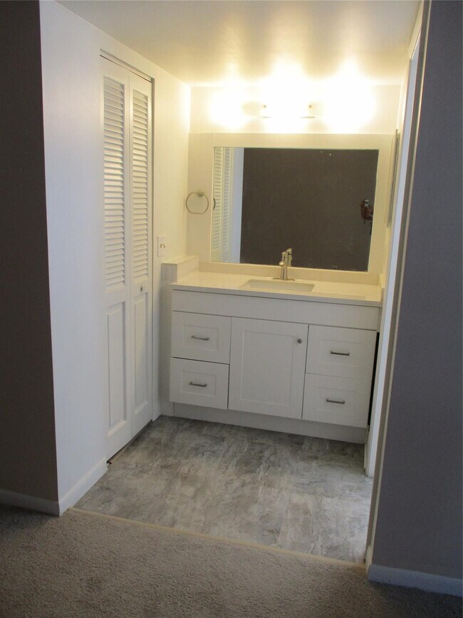 Building Photo - 6751 N University Dr