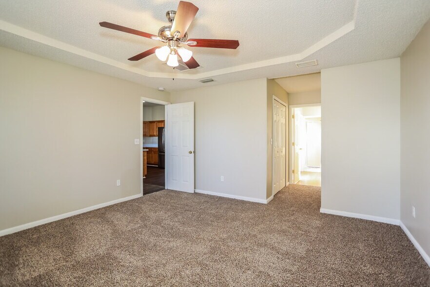 Building Photo - 1211 Summer Springs Drive