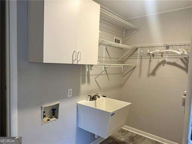 Building Photo - 9695 N Pond Cir