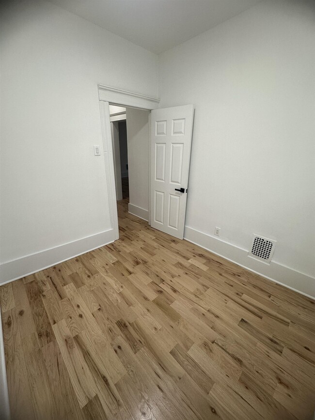 Building Photo - 38 Gates Ave