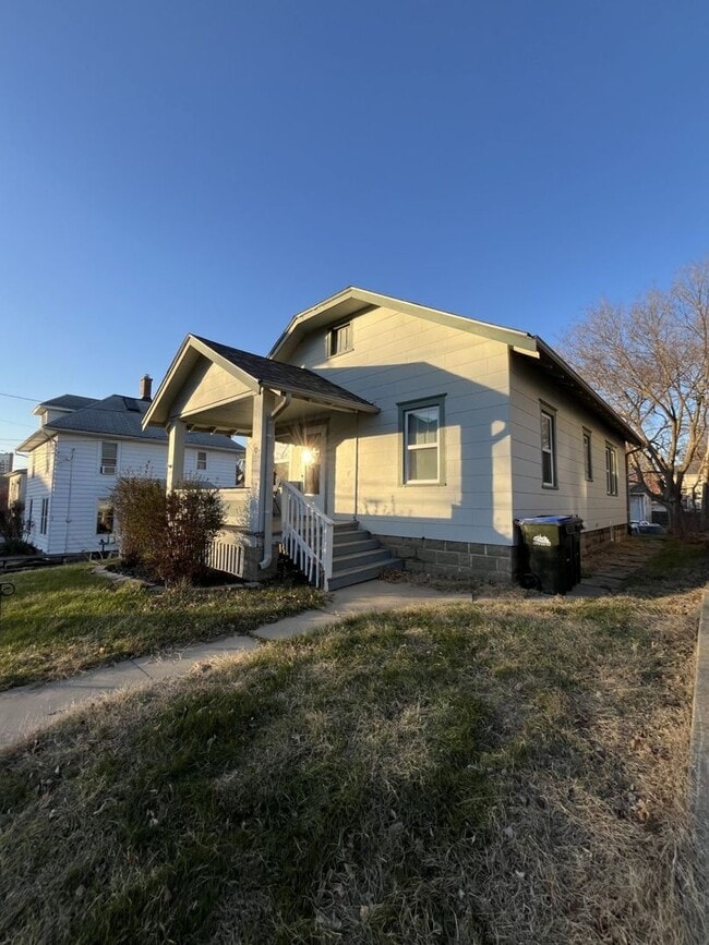 Building Photo - 608 E Court St