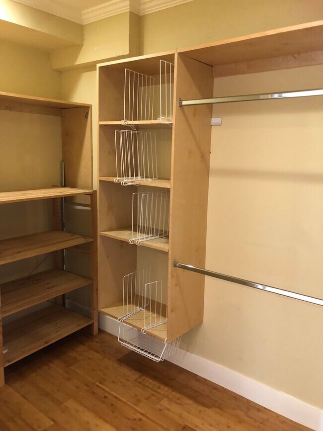 Building Photo - COMING SOON!  Beautiful 3 br/2ba -2  Levels, Private Deck, Panoramic Views, Garage Parking, Washe...