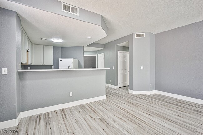 Building Photo - 5125 W Reno Ave