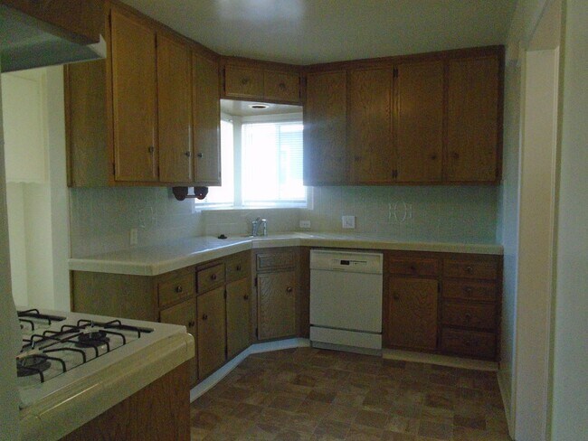 Building Photo - 2714 Cedar St