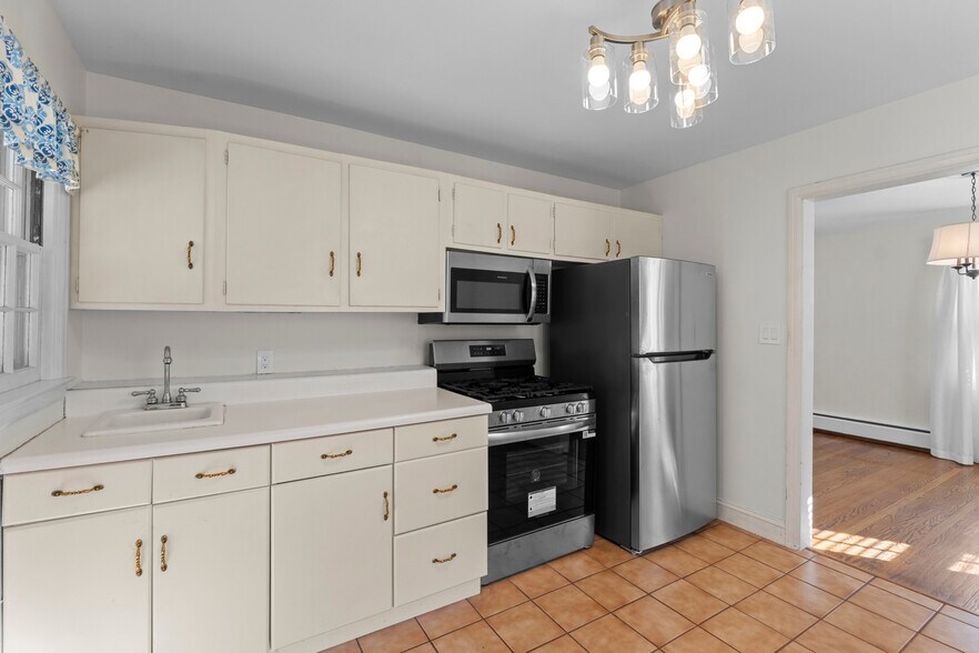 Building Photo - 221 W Avondale Dr