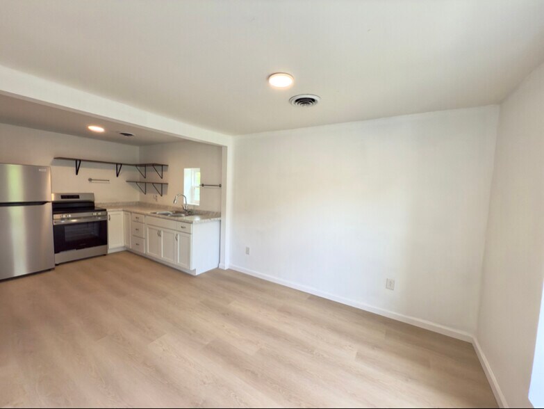 Building Photo - 640 Lenox Ave