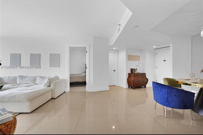 Building Photo - 1000 W Island Blvd