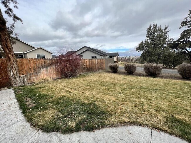 Building Photo - 2360 NW 19th St