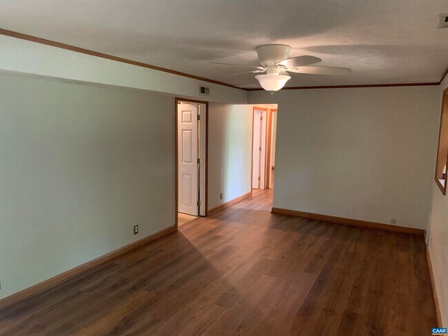 Building Photo - 103 Cloverhill Ct