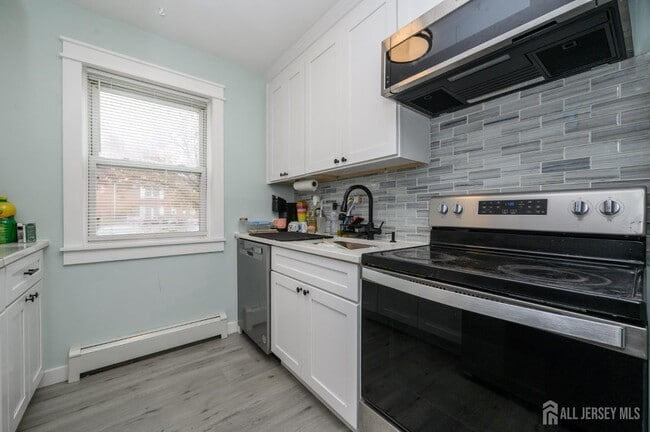 Building Photo - 289 Main St