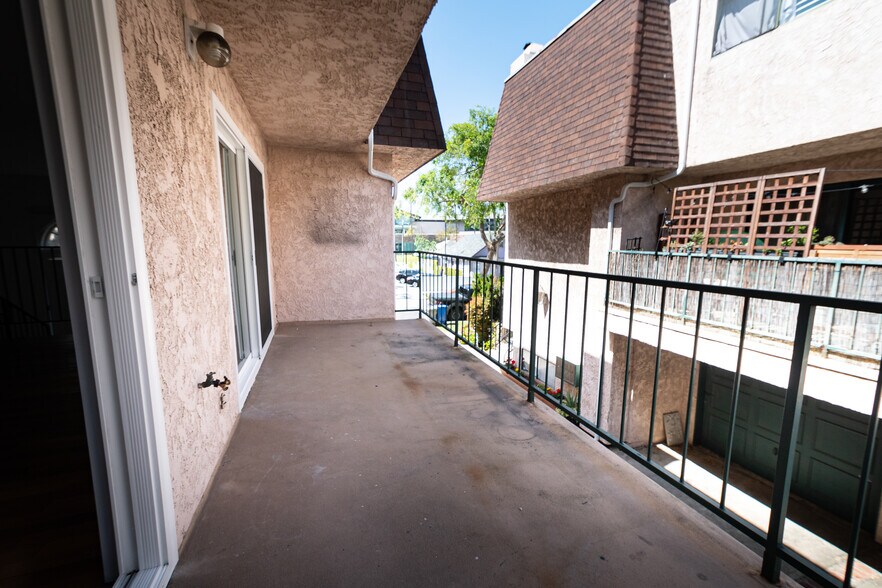 Wide balcony off kitchen - 312 N Francisca Ave