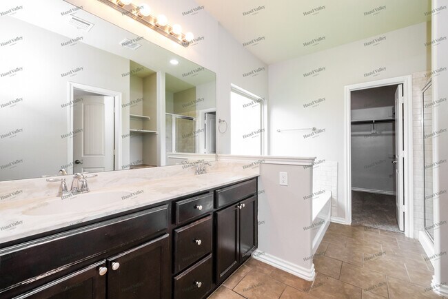 Building Photo - 9704 Squire Ln