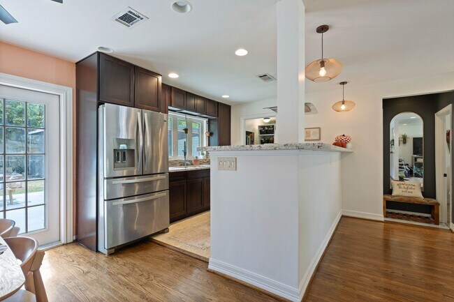 Building Photo - 1119 W 30th St