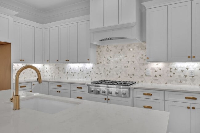 Building Photo - Luxury living in this brand new home - Franklin, TN