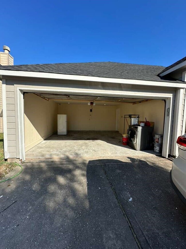 Building Photo - 5718 Straight Way