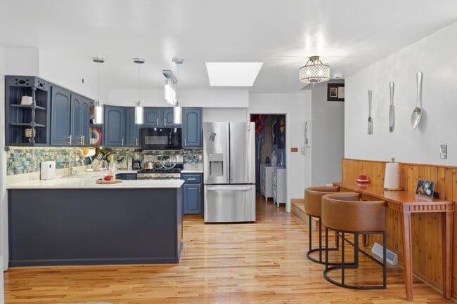 Building Photo - 9728 S Tripp Ave