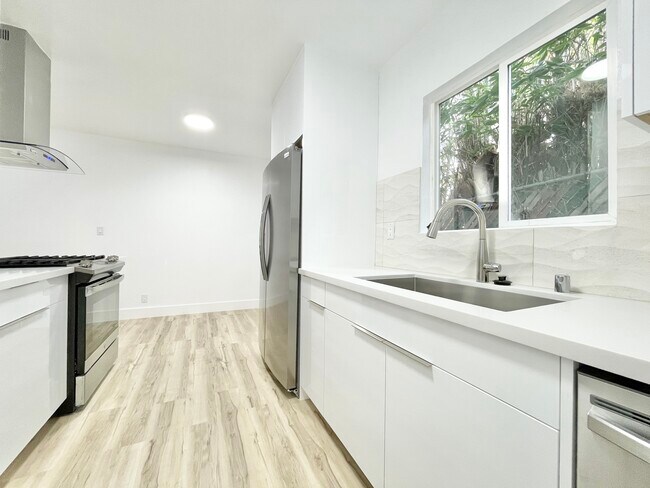 Building Photo - 634 Flower Ave Venice, CA 90291