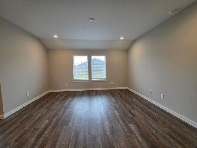 Building Photo - 1131 Hughes Crossing Dr