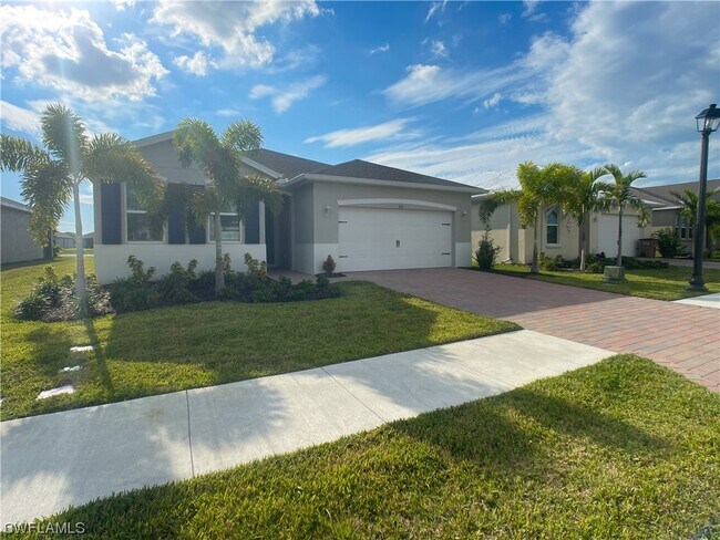 Primary Photo - 715 Heather Lk Ave