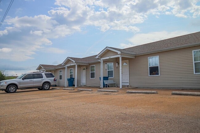 Building Photo - 634 Veterans Dr