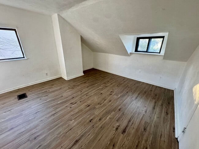 Building Photo - 2903 Stayton St