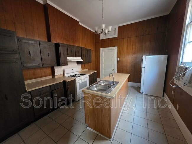 Building Photo - 311 S Scott St