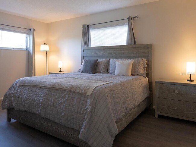 Building Photo - 400 Base Ave E Cmn