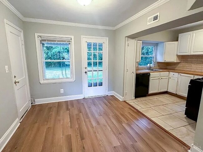 Building Photo - 1470 Antoinette Ave