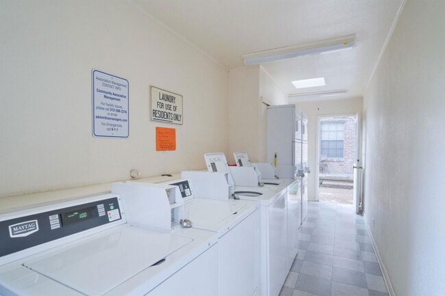 Building Photo - 1240 Barton Hills Dr