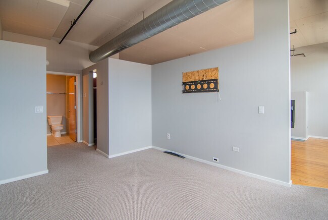 Building Photo - 6 S Laflin St