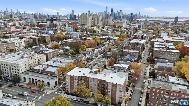 Building Photo - 2520 John F. Kennedy Blvd