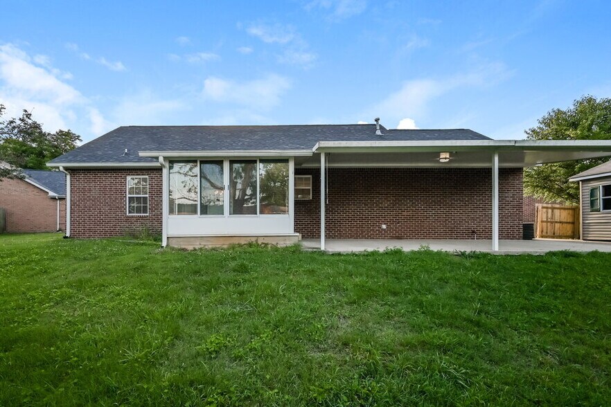 Building Photo - 407 Cindi Ct