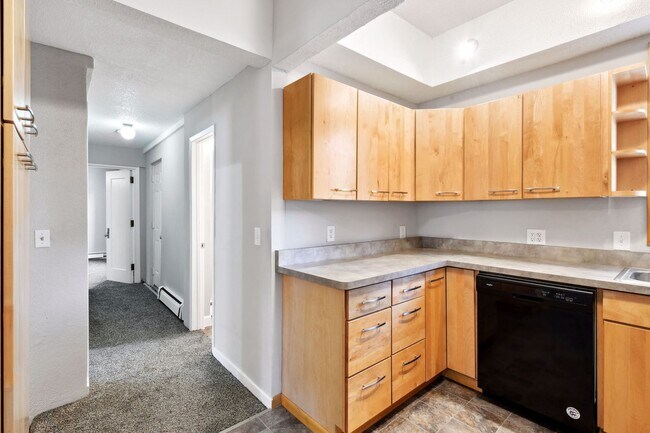 Building Photo - 206 E 27th St