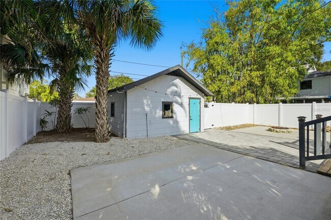 Building Photo - 313 23rd Ave N