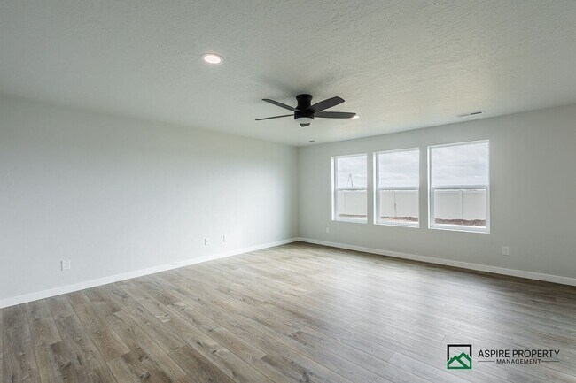 Building Photo - Brand New 5 Bed 3 Bath home 2600sf+ and a 3 car garage