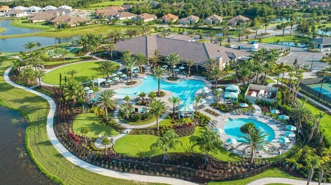Building Photo - Stunning Pool Home - Artisan Lakes